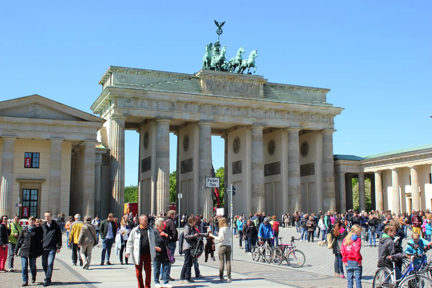 Headset für Führungen Headset für Führungen mieten Headset für Führungen kaufen Funkführungsanlage Funkführungsanlagen Kabelloses Tour Guide System Besucherführungsanlage  Besucherführungsanlagen Personenführungsanlagen